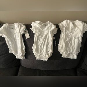 NWT 28 Gerber Onesies in White Multi-size